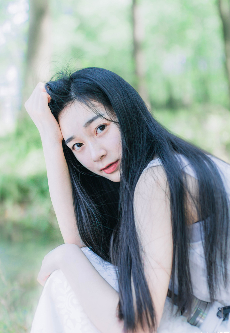 “派人通知曹操吧。”刘备扭头，看向关羽：“王印就请他暂时保管，待他日兵精粮足，再战吕布之时，再请出王印。”